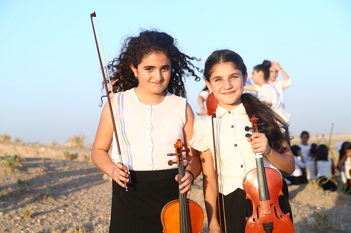 Roj Ava violins